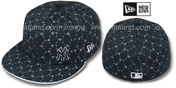 Yankees FLAWLESS MLB FLOCKING Black Fitted Hat by New Era