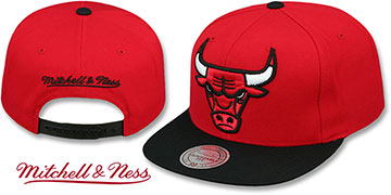 Bulls '2T XL-LOGO SNAPBACK' - 2 Red-Black Hat by Mitchell and Ness