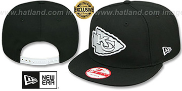 Chiefs 'TEAM-BASIC SNAPBACK' Black-White Hat by New Era