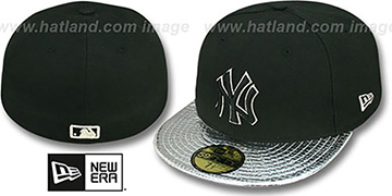 Yankees 'METALLIC SLITHER' Black-Silver Fitted Hat by New Era