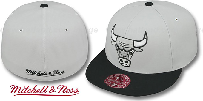 Bulls 'MONOCHROME XL-LOGO' Grey-Black Fitted Hat by Mitchell and Ness