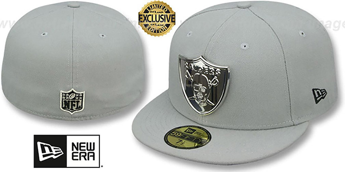 Raiders 'SILVER METAL-BADGE' Light Grey Fitted Hat by New Era