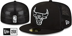 Bulls TEAM-BASIC TRUCKER Black-White Fitted Hat by New Era