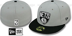 Nets NBA-CHASE SHIELD Grey-Black Fitted Hat by New Era