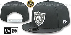 Raiders TEAM-BASIC SNAPBACK Charcoal-White Hat by New Era