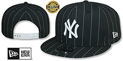 Yankees TEAM-BASIC PINSTRIPE SNAPBACK Black-White Hat by New Era