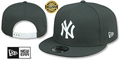 Yankees TEAM-BASIC SNAPBACK Charcoal-White Hat by New Era