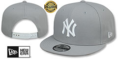 Yankees TEAM-BASIC SNAPBACK Light Grey-White Hat by New Era