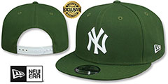 Yankees TEAM-BASIC SNAPBACK Rifle Green-White Hat by New Era