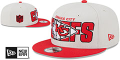 Chiefs 2023 NFL DRAFT SNAPBACK Stone-Red Hat by New Era - 2nd View