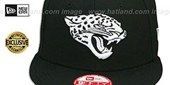 Jaguars TEAM-BASIC SNAPBACK Black-White Hat by New Era - 2nd View