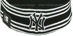 Yankees SPORT-KNIT Black-Black Beanie Hat by New Era - 2nd View