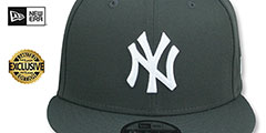 Yankees TEAM-BASIC SNAPBACK Charcoal-White Hat by New Era - 2nd View