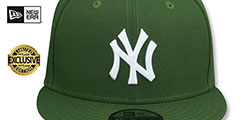 Yankees TEAM-BASIC SNAPBACK Rifle Green-White Hat by New Era - 2nd View