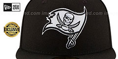 Buccaneers BLACKDANA BOTTOM Black-White Fitted Hat by New Era - 3rd View