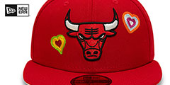 Bulls CHAIN STITCH HEARTS Red Fitted Hat by New Era - 3rd View