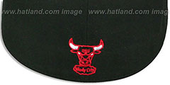 Bulls CIRCLE-CLOSER Black-Red Fitted Hat by New Era - 3rd View