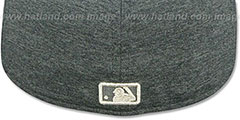 Yankees SILVER METAL-BADGE Shadow Tech Fitted Hat by New Era - 3rd View