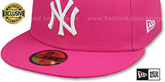 Yankees TEAM-BASIC Beetroot-White Fitted Hat by New Era - 4th View